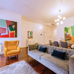 https://chiado-2-bedroom-elegant-apartment.hotels-lisbon-portugal.com